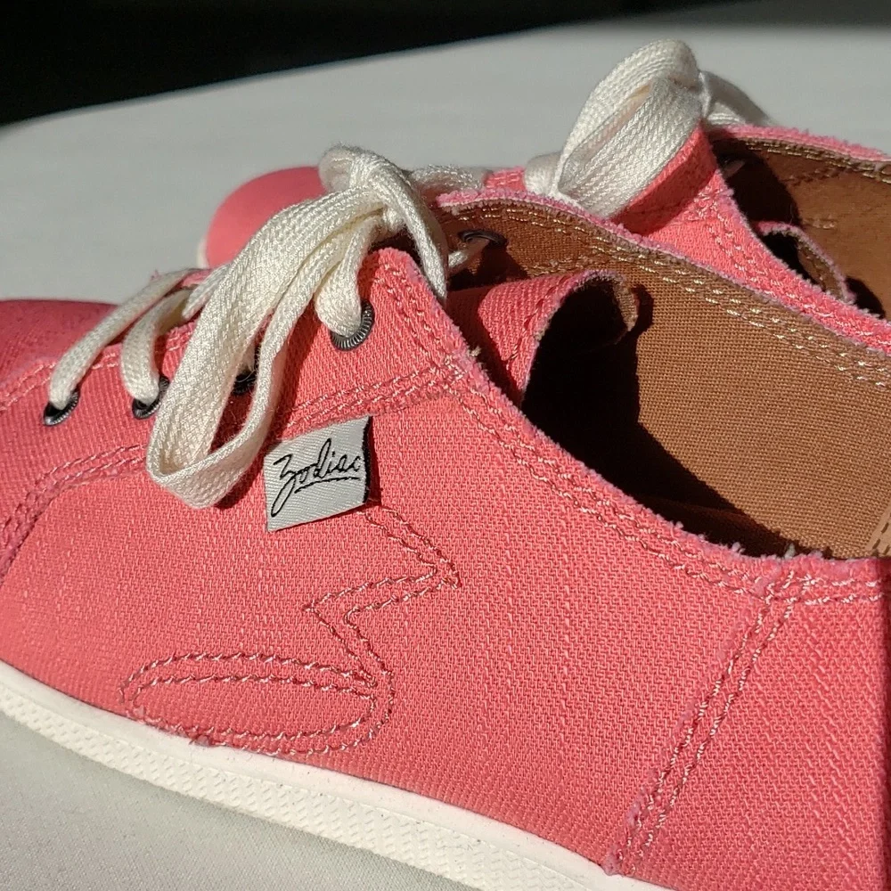 Women's size 10 Zodiac coral casual sneakers Shoes. Worn once